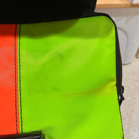 🔥REDUCED 🔥MAINS Colorful hip stylish Crossbody Bag 💰 Price Drop 🌺 - Picture 7 of 13